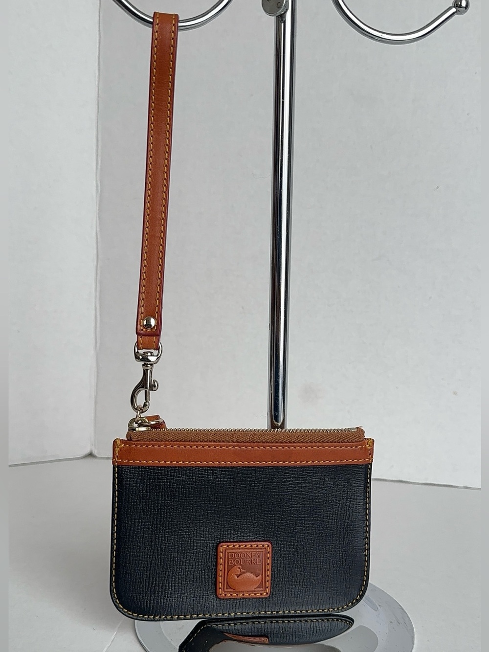 Dooney & Bourke Genuine Leather Wallet Wristlet Small Zip Clutch Purse